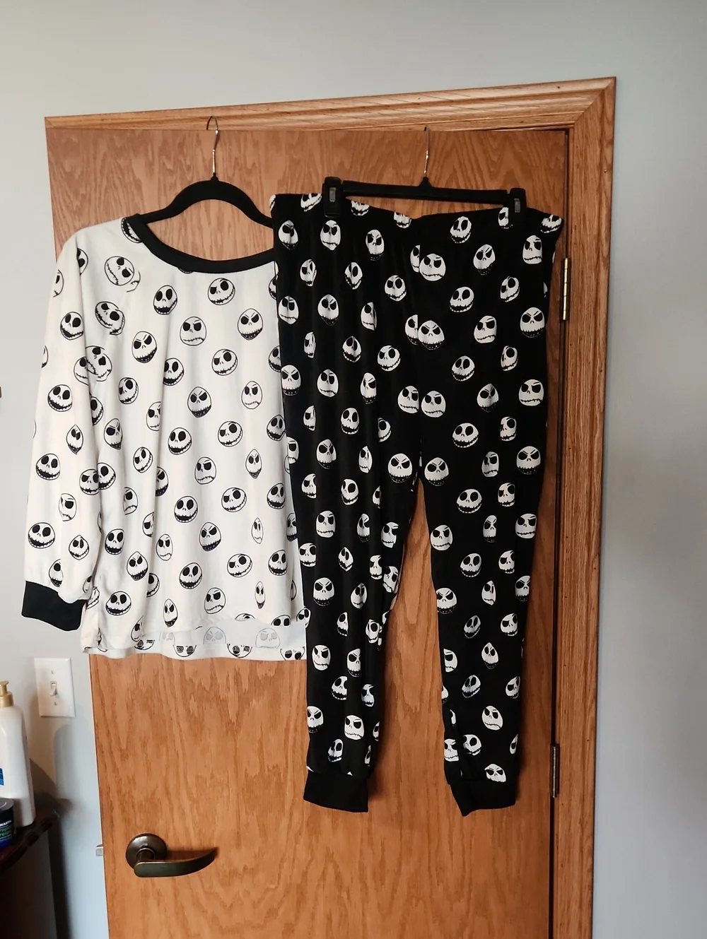 Women's NWT Disney's The Nightmare Before Christmas Pajama Set, Size Xl - Picture 1 of 10